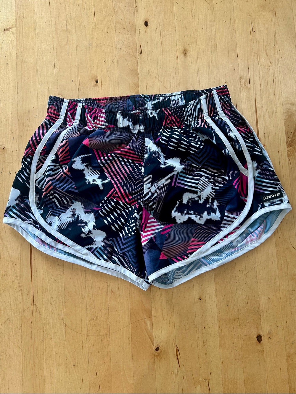 Calvin Klein Dolphin Mesh-Lined Athletic Workout Shorts Abstract Print S